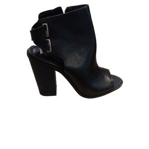 NWB BCBGeneration Octavia peep toe‎  leather booties sz 9.5M